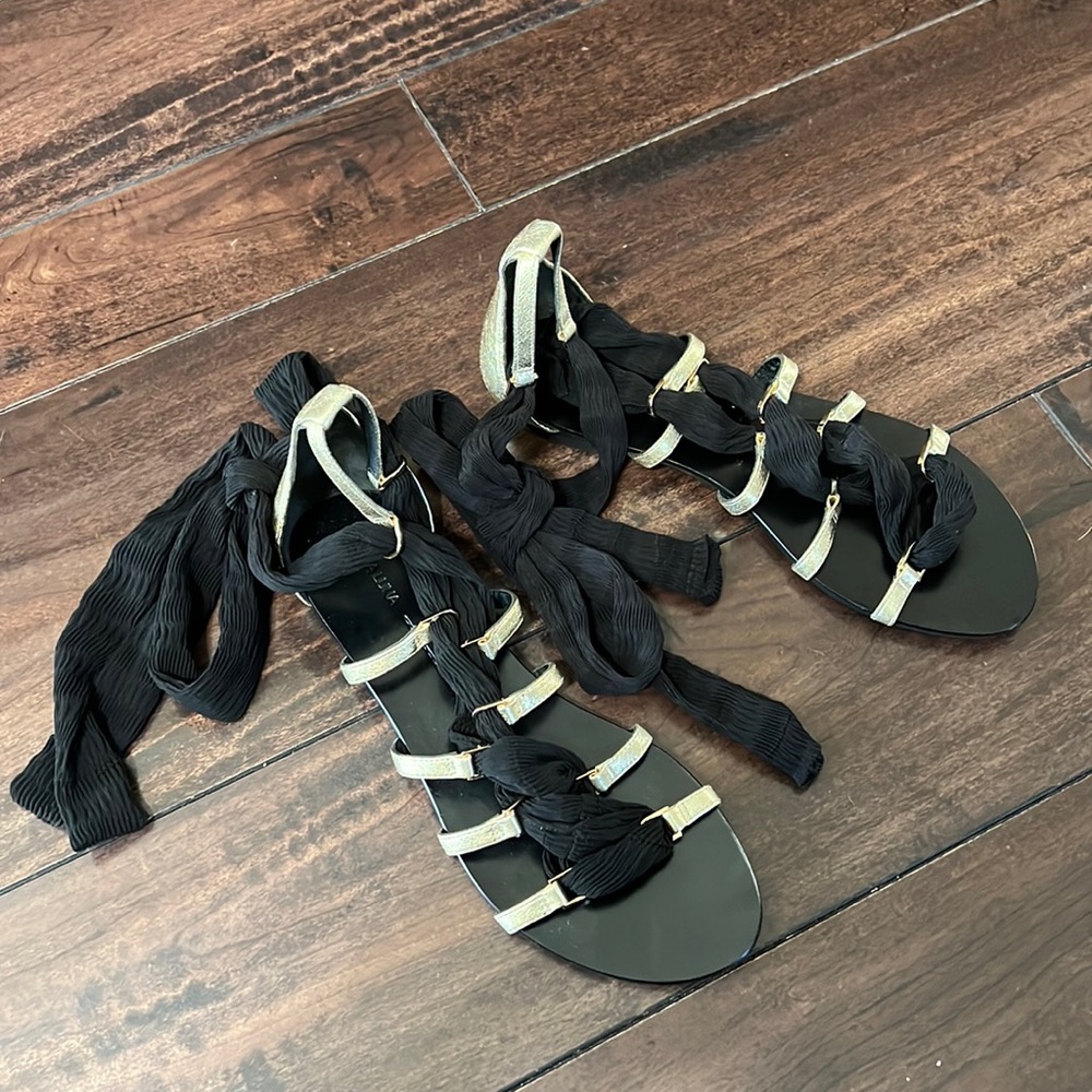 Stella Luna gold leather flat sandals tie up women’s Eur 36, US 5.5